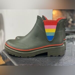 Boden Olive Green Rain Chelsea Boot with Rainbow Elastic